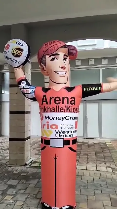 Punto de servicio Arena — Figura publicitaria personalizada con mensaje