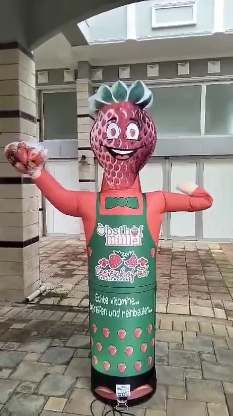 Mascota de fresa Obsthof Müller — Mascota especial vinculada al producto